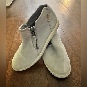 ECCO Women’s Light Gray Zip Suede Sneakers/Booties